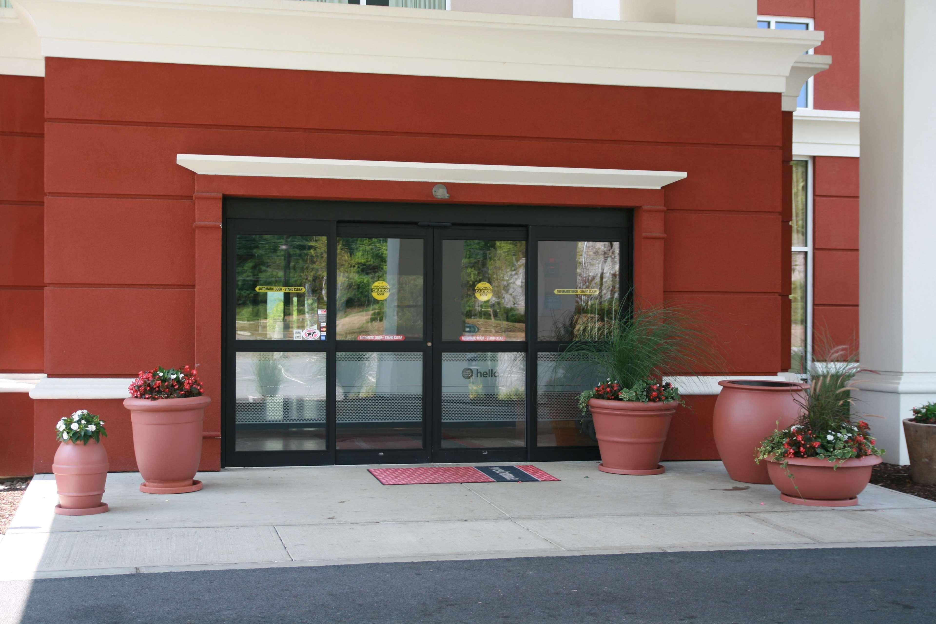 Hampton Inn & Suites Poughkeepsie Spackenkill Exterior foto