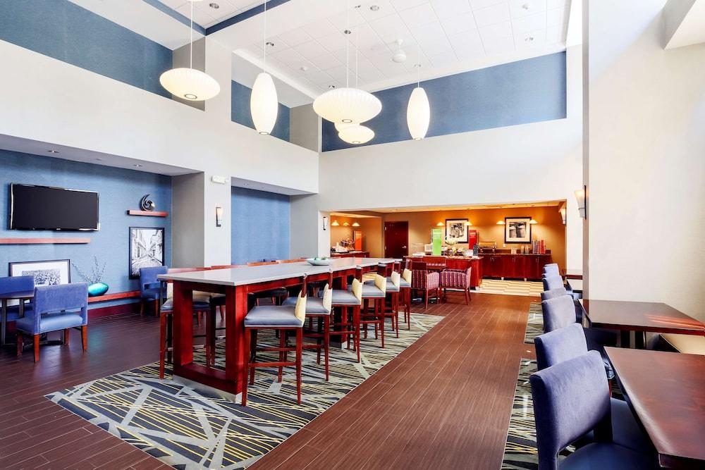 Hampton Inn & Suites Poughkeepsie Spackenkill Exterior foto