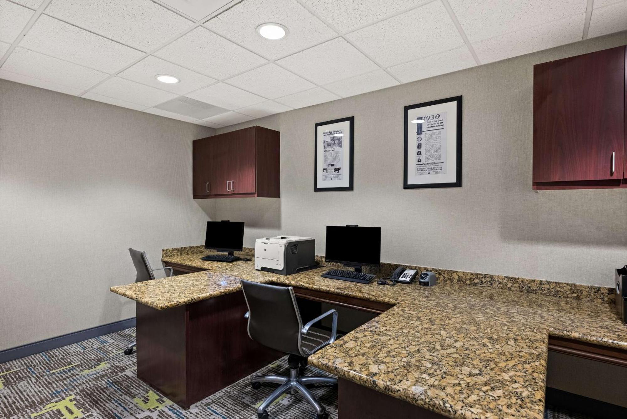 Hampton Inn & Suites Poughkeepsie Spackenkill Exterior foto