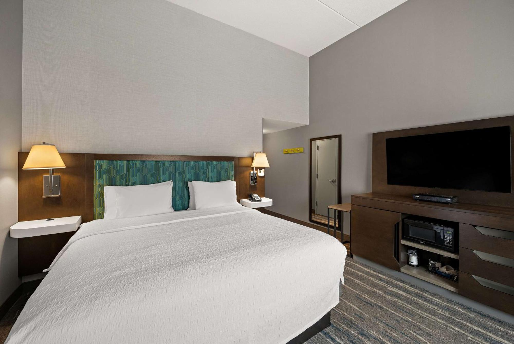 Hampton Inn & Suites Poughkeepsie Spackenkill Exterior foto