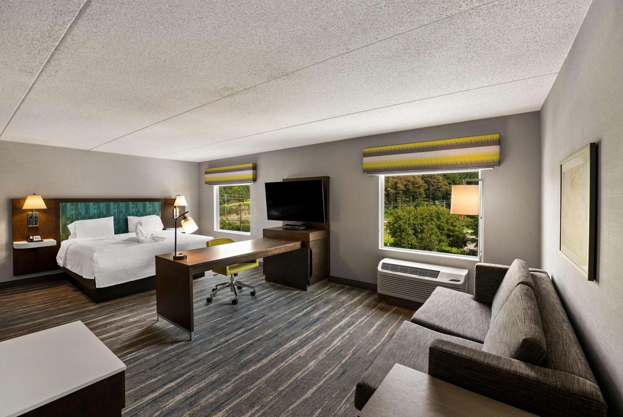 Hampton Inn & Suites Poughkeepsie Spackenkill Exterior foto
