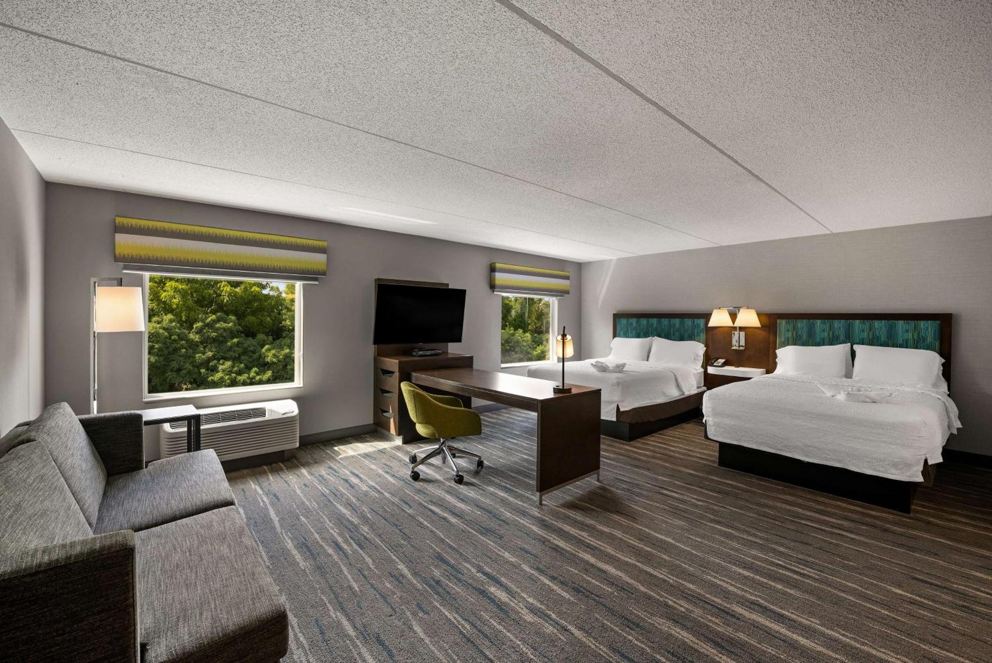 Hampton Inn & Suites Poughkeepsie Spackenkill Exterior foto