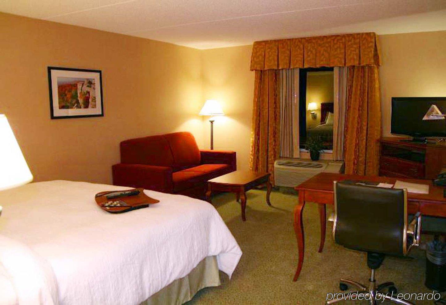 Hampton Inn & Suites Poughkeepsie Spackenkill Habitación foto